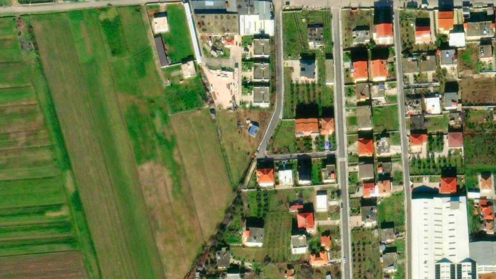 Building land 750m² in Kavajë - attractive location 9 km from the sea